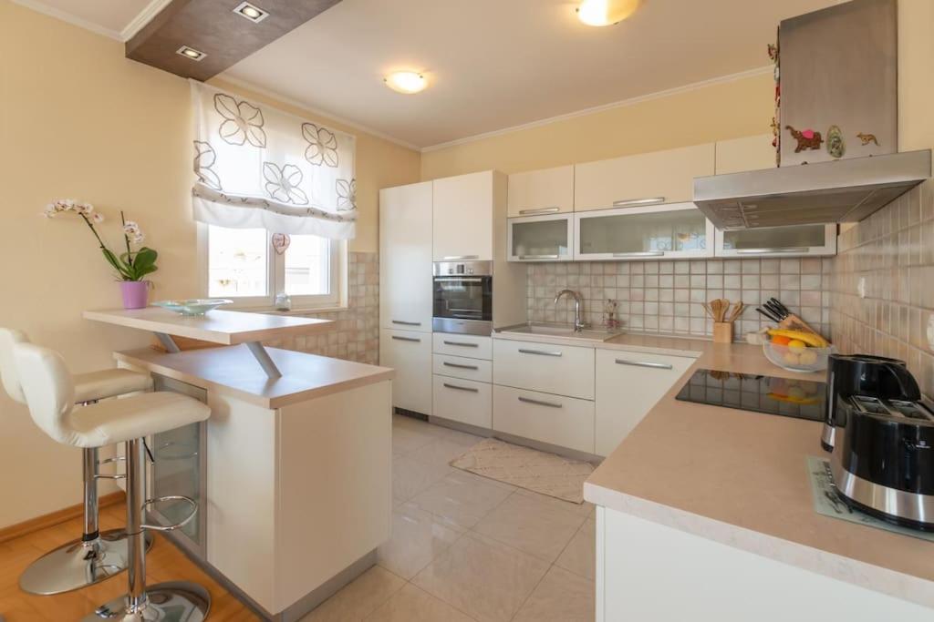 Sea View- Spacious Apartment With Shared Pool Split Eksteriør billede
