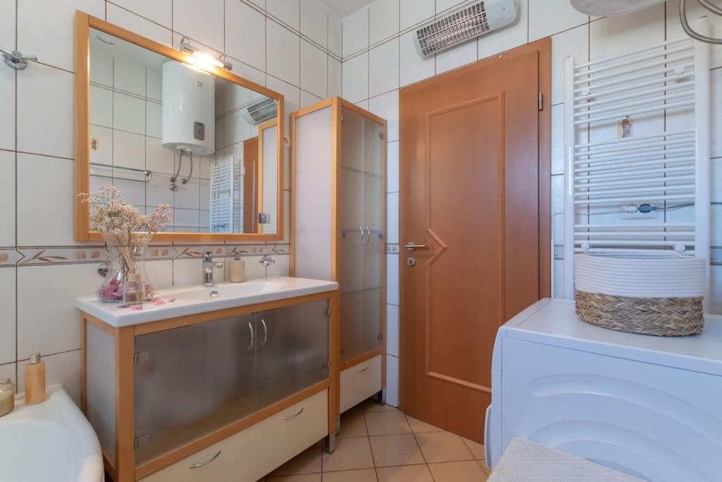 Sea View- Spacious Apartment With Shared Pool Split Eksteriør billede
