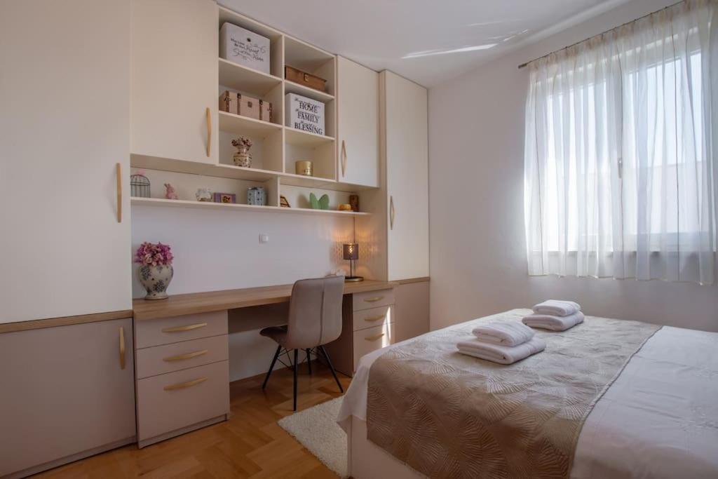 Sea View- Spacious Apartment With Shared Pool Split Eksteriør billede