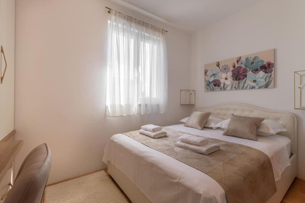 Sea View- Spacious Apartment With Shared Pool Split Eksteriør billede