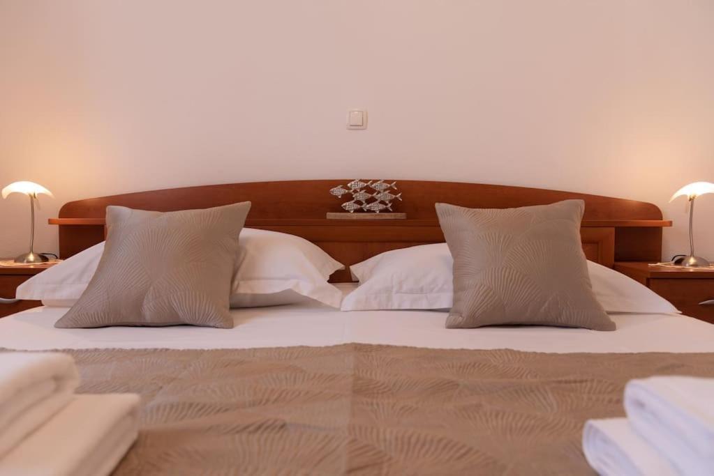 Sea View- Spacious Apartment With Shared Pool Split Eksteriør billede