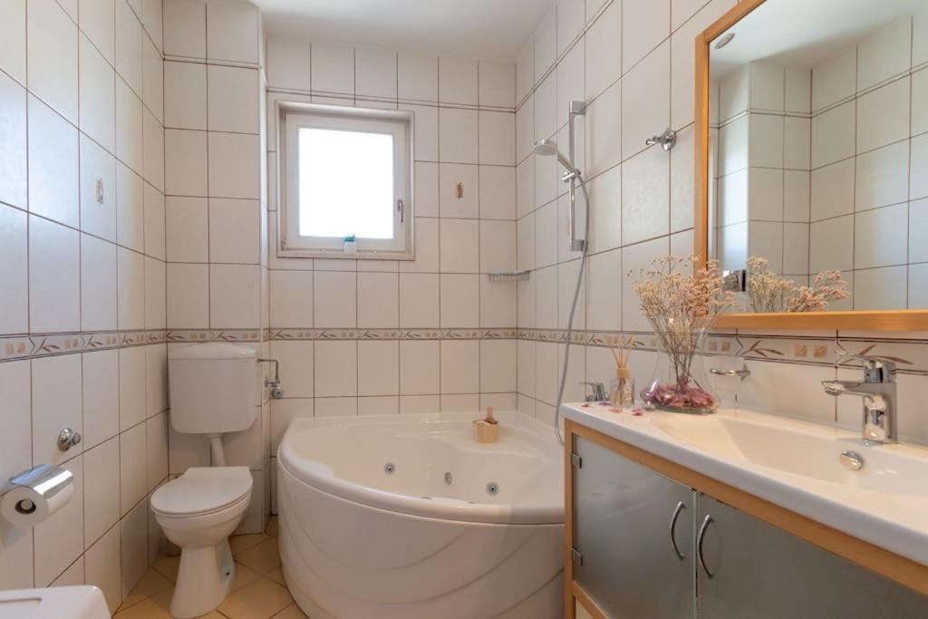 Sea View- Spacious Apartment With Shared Pool Split Eksteriør billede